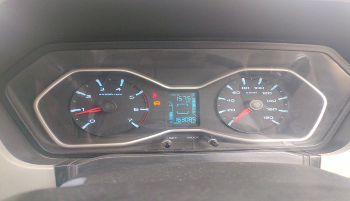 2016 Mahindra Scorpio S6 PLUS 1.99, Diesel, Manual, 1,63,085 km, interior