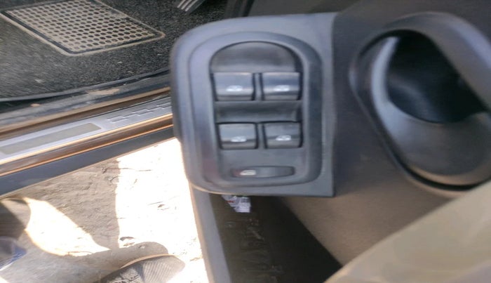 2014 Renault Duster 85 PS RXL DIESEL (OPT), Diesel, Manual, 1,39,311 km, interior