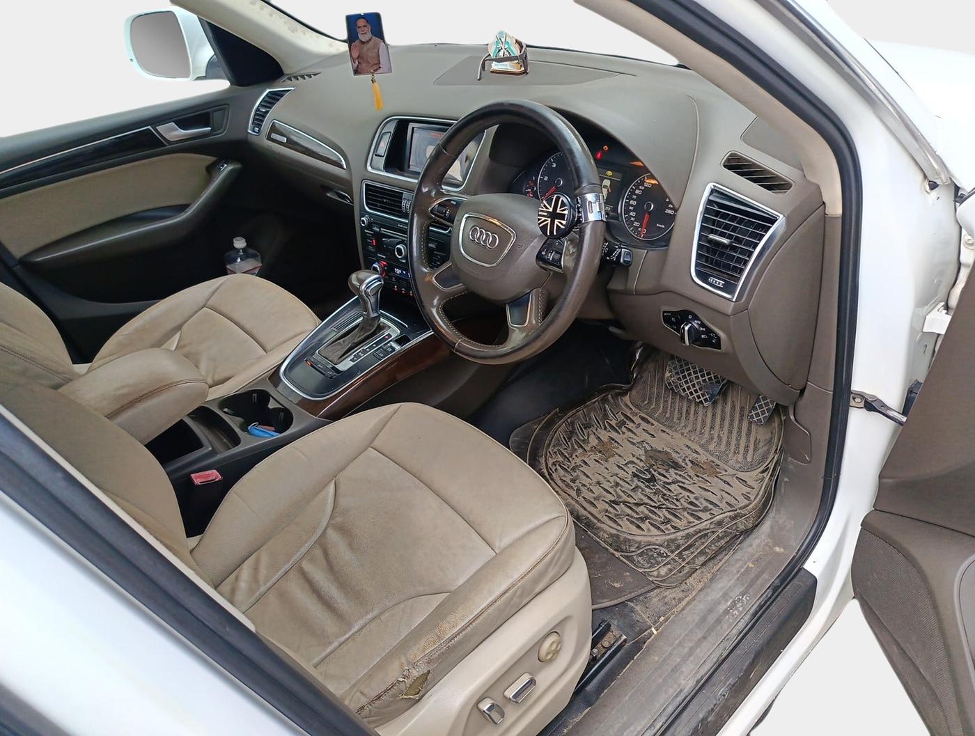2013 Audi Q5 2.0 TDI QUATTRO, Diesel, Automatic, 1,17,670 km, interior