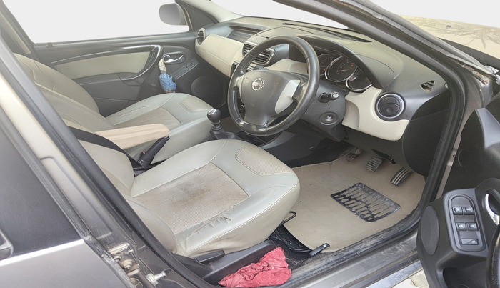 2016 Nissan Terrano XV D THP 110 PS, Diesel, Manual, 1,00,689 km, interior