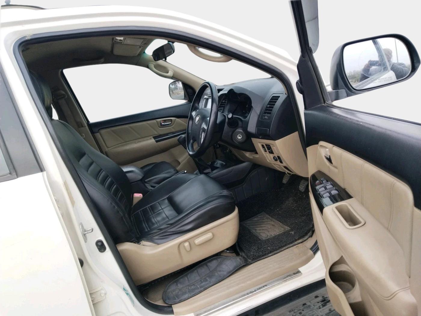 2014 Toyota Fortuner 3.0 4X2 MT, Diesel, Manual, 1,98,004 km, interior