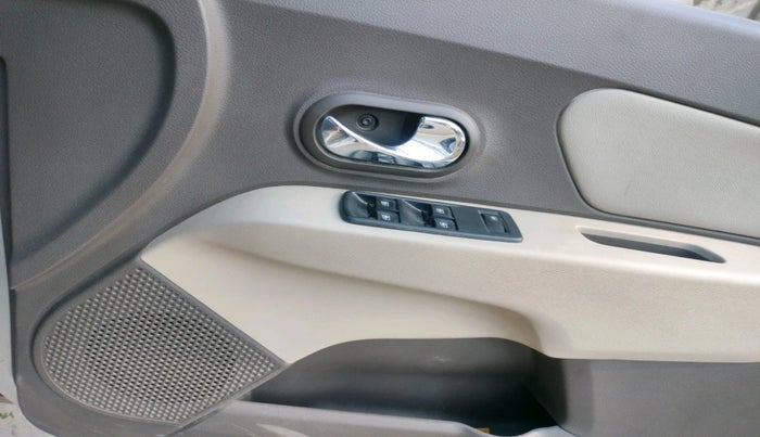 2017 Renault Lodgy 110 PS RXZ STEPWAY 7 STR, Diesel, Manual, 1,06,307 km, interior