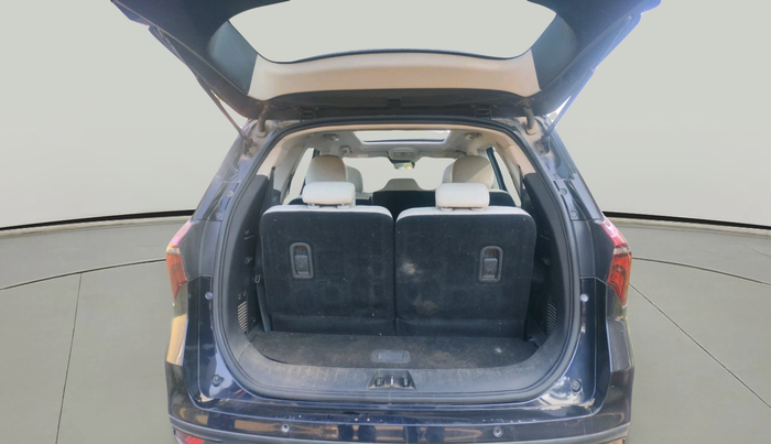 2022 Mahindra XUV700 AX 7 LUXURY D MT 7 STR, Diesel, Manual, 1,49,135 km, exterior