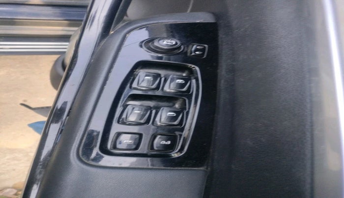 2022 Mahindra XUV700 AX 7 LUXURY D MT 7 STR, Diesel, Manual, 1,49,135 km, interior