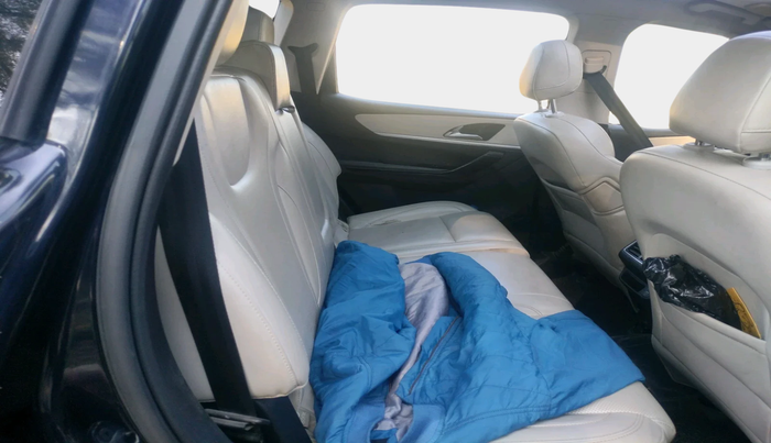 2022 Mahindra XUV700 AX 7 LUXURY D MT 7 STR, Diesel, Manual, 1,49,135 km, interior