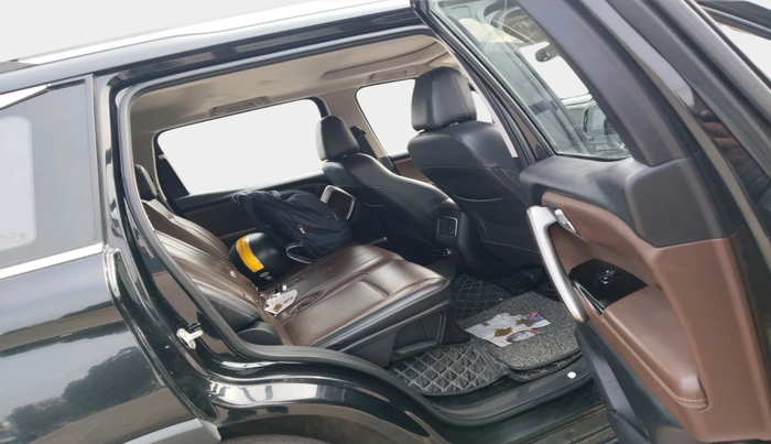 2023 Mahindra SCORPIO-N Z8 DIESEL AT 2WD 7 STR, Diesel, Automatic, 1,06,701 km, interior