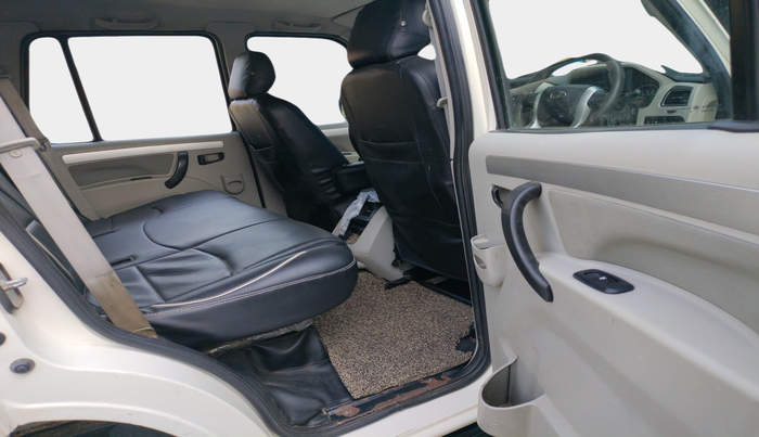 2017 Mahindra Scorpio S10, Diesel, Manual, 1,25,053 km, interior