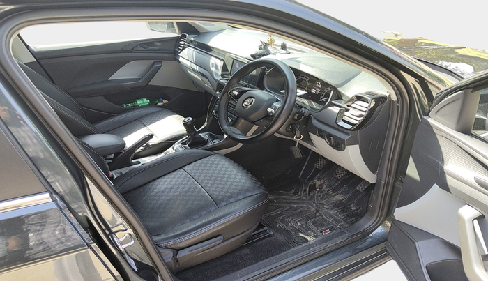 2022 Skoda KUSHAQ ACTIVE 1.0L TSI MT, Petrol, Manual, 30,331 km, interior