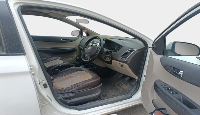 2012 Hyundai i20 MAGNA 1.2, Petrol, Manual, 1,11,548 km, interior