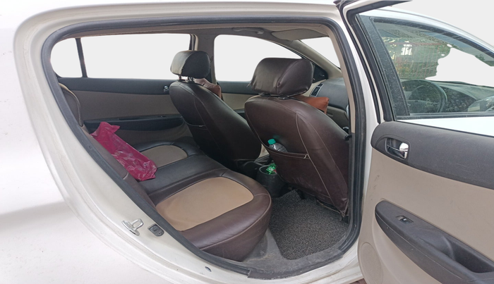 2012 Hyundai i20 MAGNA 1.2, Petrol, Manual, 1,11,548 km, interior