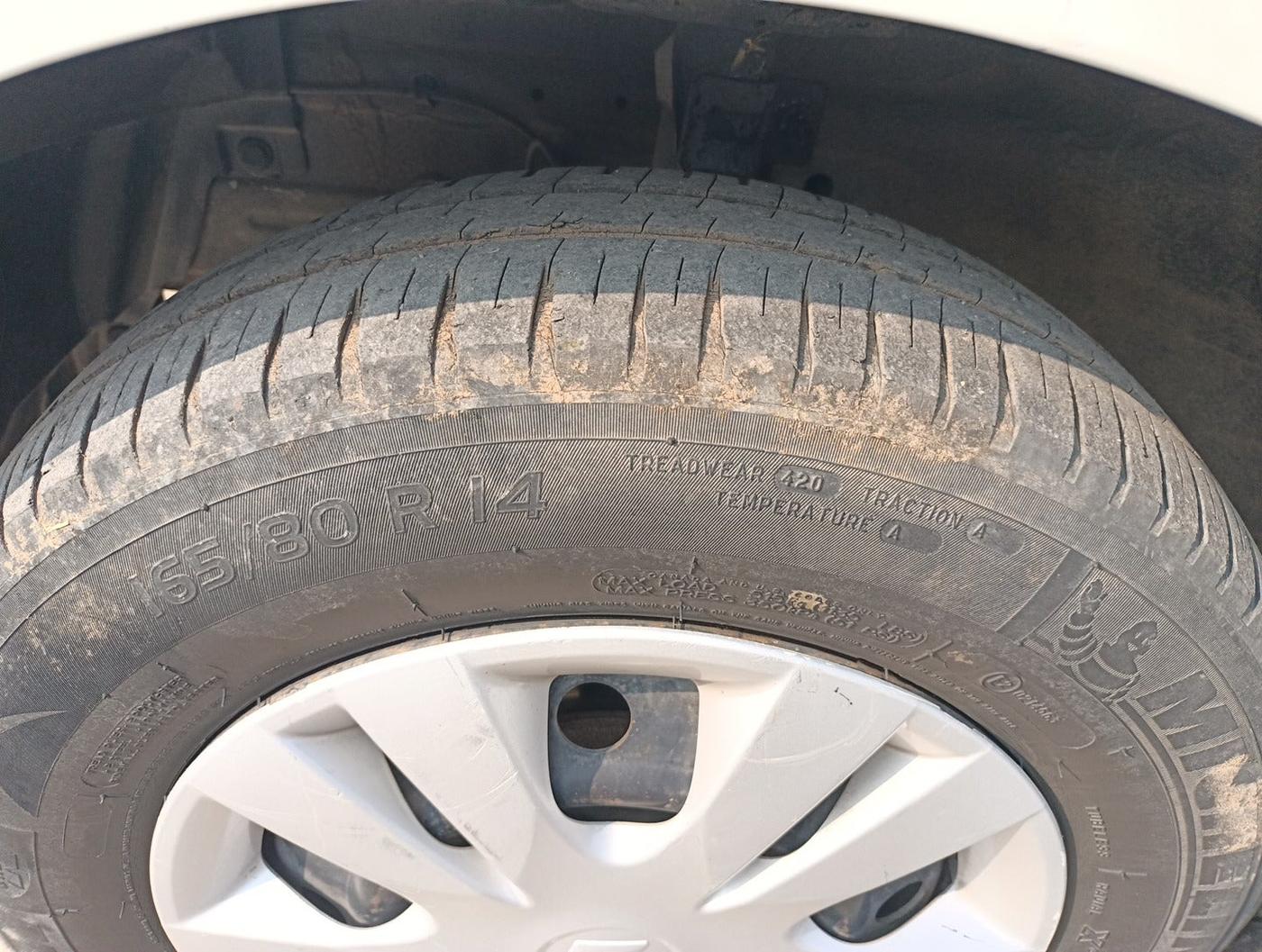 2015 Maruti Swift VDI, Diesel, Manual, 83,597 km, tyre
