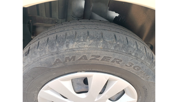 2015 Maruti Swift VDI, Diesel, Manual, 83,597 km, tyre