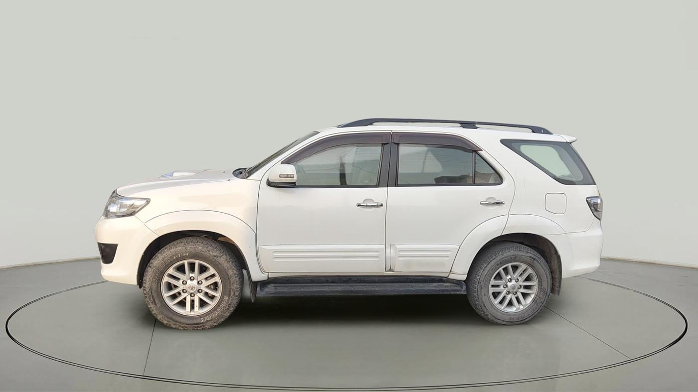2014 Toyota Fortuner 3.0 4X4 MT, Diesel, Manual, 1,25,890 km, exterior
