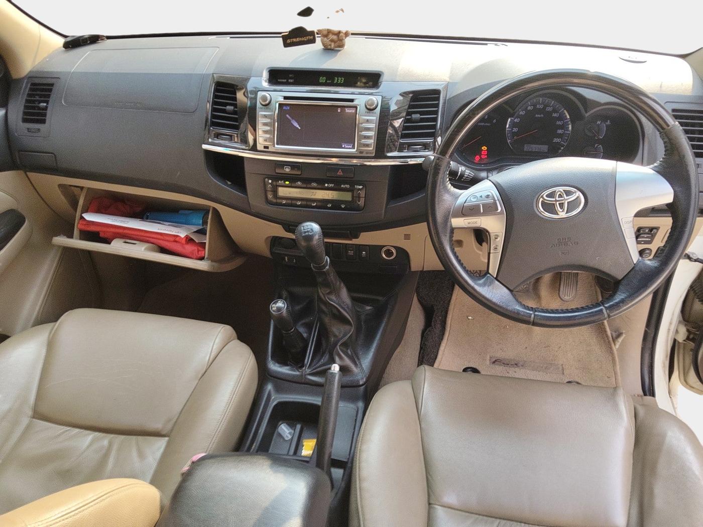 2014 Toyota Fortuner 3.0 4X4 MT, Diesel, Manual, 1,25,890 km, interior