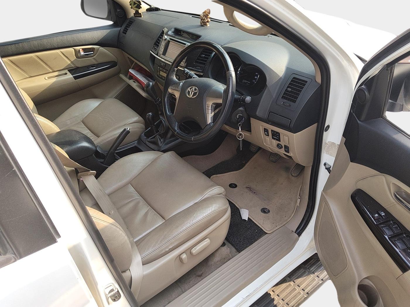 2014 Toyota Fortuner 3.0 4X4 MT, Diesel, Manual, 1,25,890 km, interior