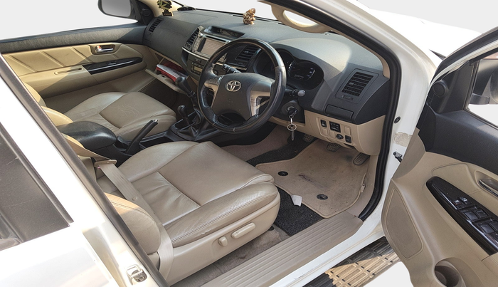 2014 Toyota Fortuner 3.0 4X4 MT, Diesel, Manual, 1,25,779 km, interior