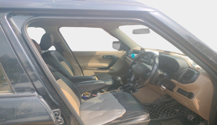 2016 Mahindra TUV300 T6, Diesel, Manual, 1,17,415 km, interior