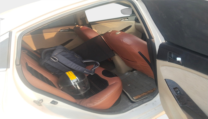 2014 Hyundai Verna FLUIDIC 1.6 CRDI SX, Diesel, Manual, 1,18,299 km, interior