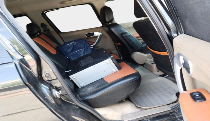 2018 Mahindra TUV300 T8, Diesel, Manual, 88,882 km, interior