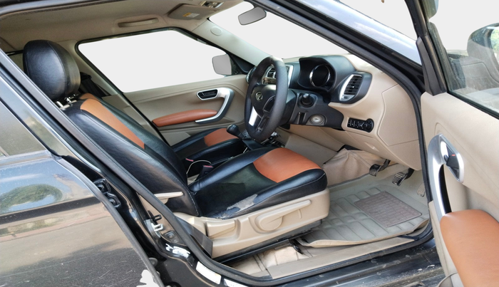 2018 Mahindra TUV300 T8, Diesel, Manual, 88,882 km, interior