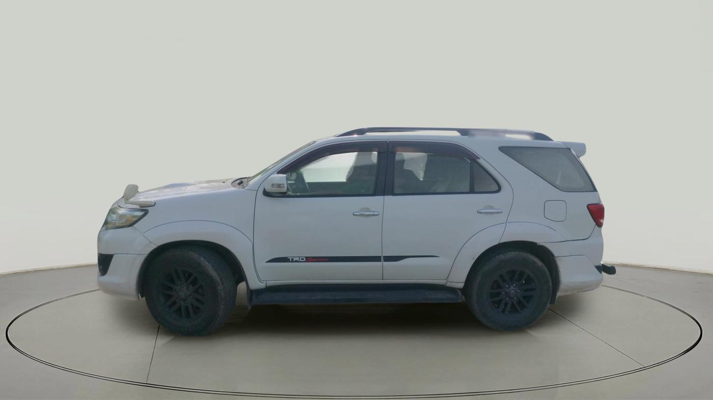 2015 Toyota Fortuner 3.0 SPORTIVO 4X2 MT, Diesel, Manual, 2,81,725 km, exterior