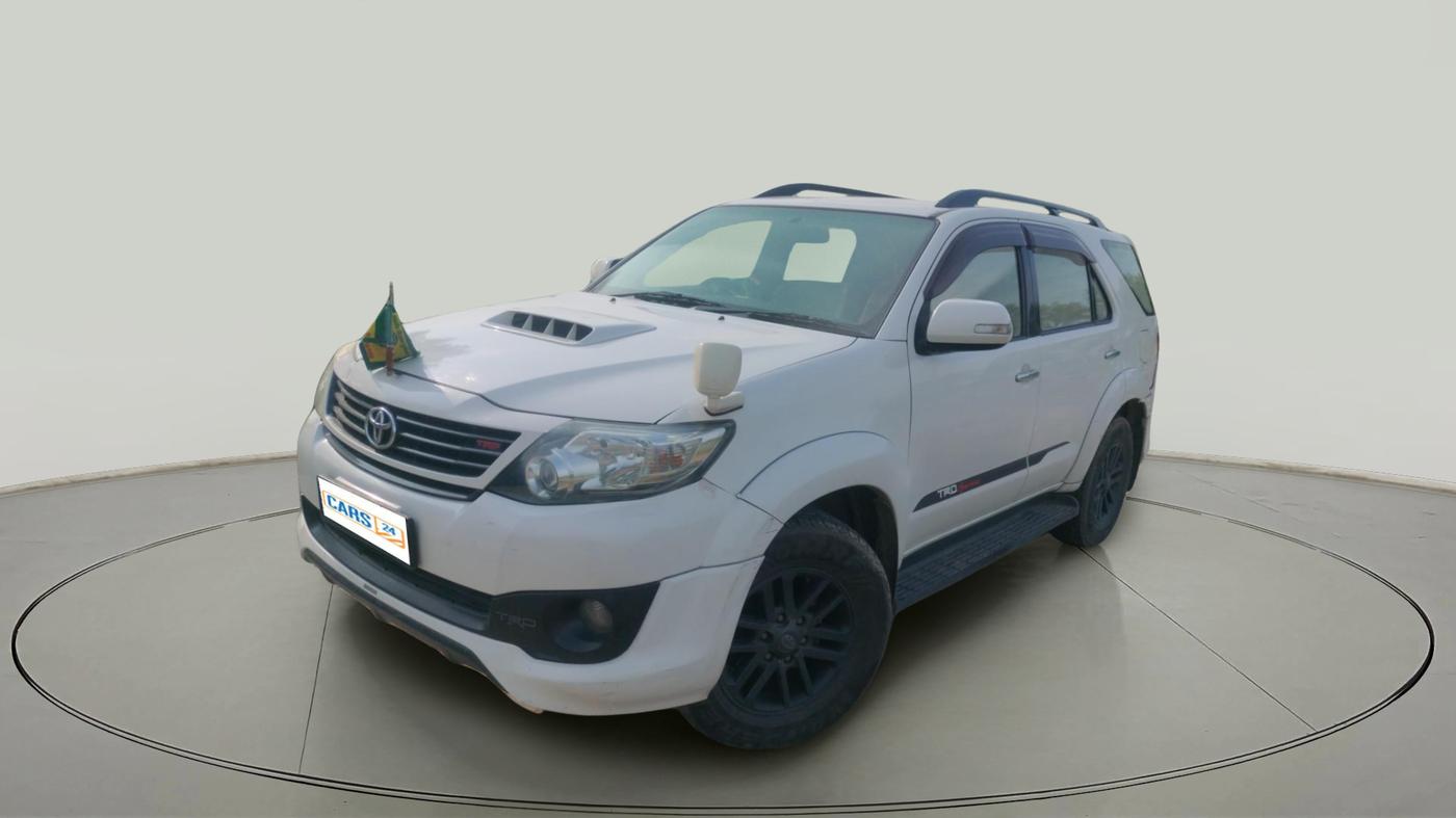2015 Toyota Fortuner 3.0 SPORTIVO 4X2 MT, Diesel, Manual, 2,81,725 km, exterior