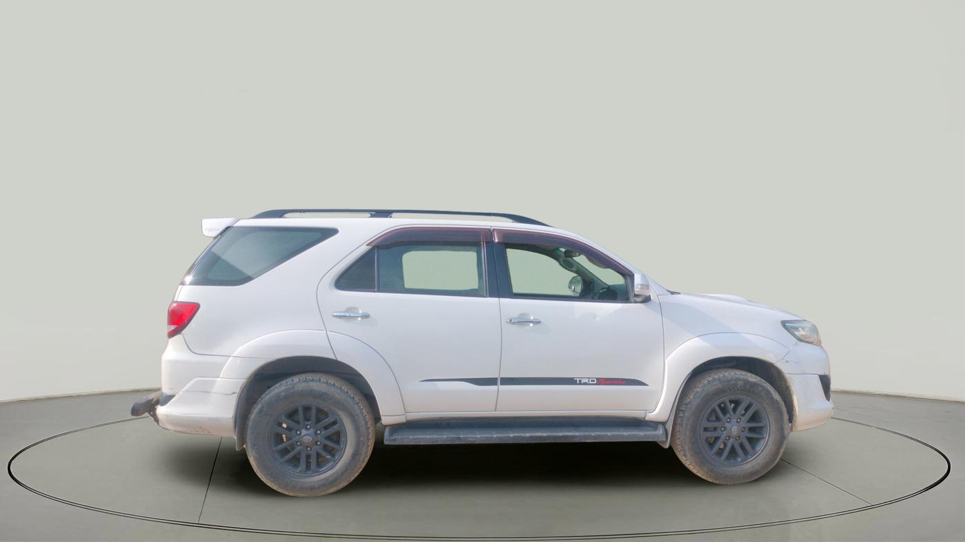 2015 Toyota Fortuner 3.0 SPORTIVO 4X2 MT, Diesel, Manual, 2,81,725 km, exterior