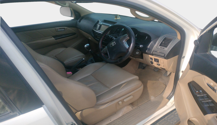 2015 Toyota Fortuner 3.0 SPORTIVO 4X2 MT, Diesel, Manual, 2,81,725 km, interior