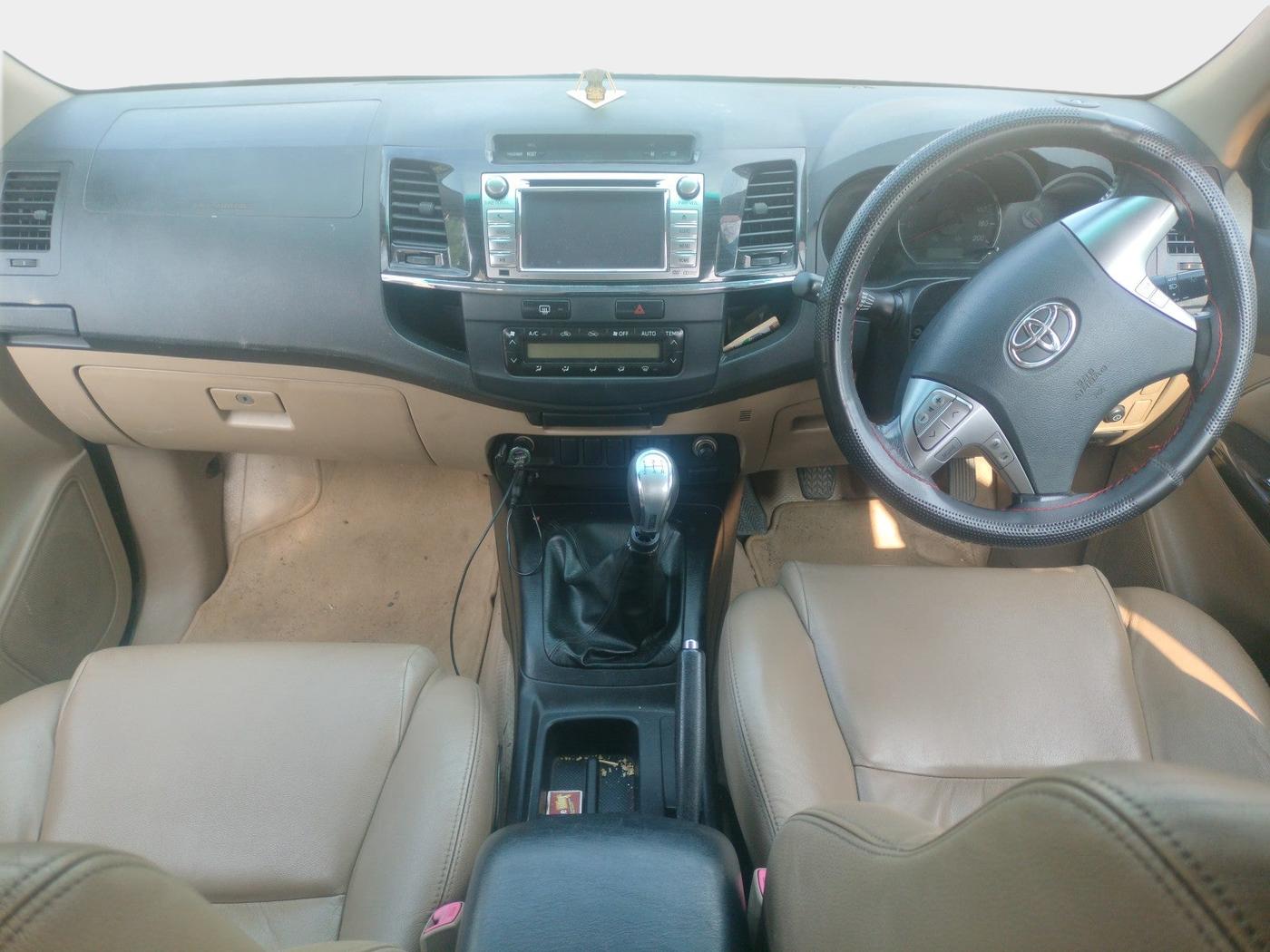 2015 Toyota Fortuner 3.0 SPORTIVO 4X2 MT, Diesel, Manual, 2,81,725 km, interior