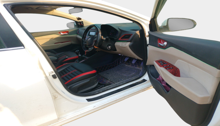 2018 Hyundai Verna 1.6 EX CRDI, Diesel, Manual, 1,10,184 km, interior
