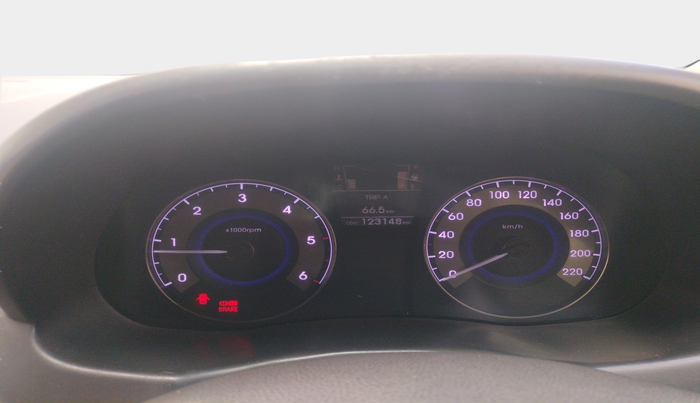 2013 Hyundai Verna FLUIDIC 1.6 CRDI SX, Diesel, Manual, 1,23,148 km, interior