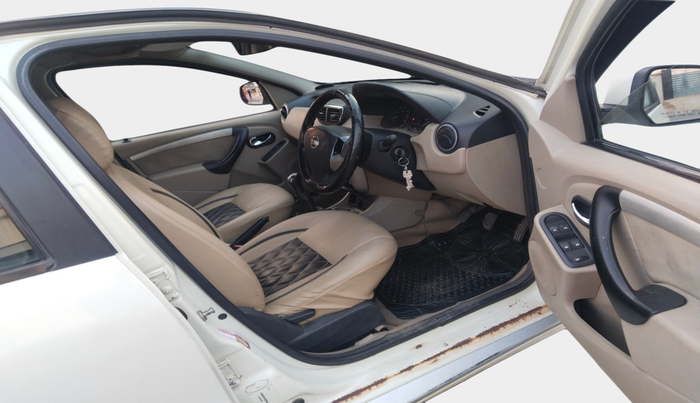 2014 Nissan Terrano XL (D), Diesel, Manual, 1,24,670 km, interior