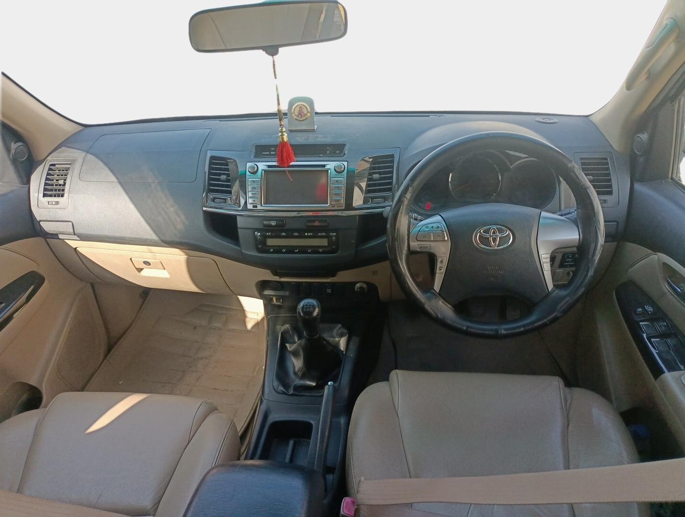 2014 Toyota Fortuner 3.0 4X2 MT, Diesel, Manual, 82,275 km, interior