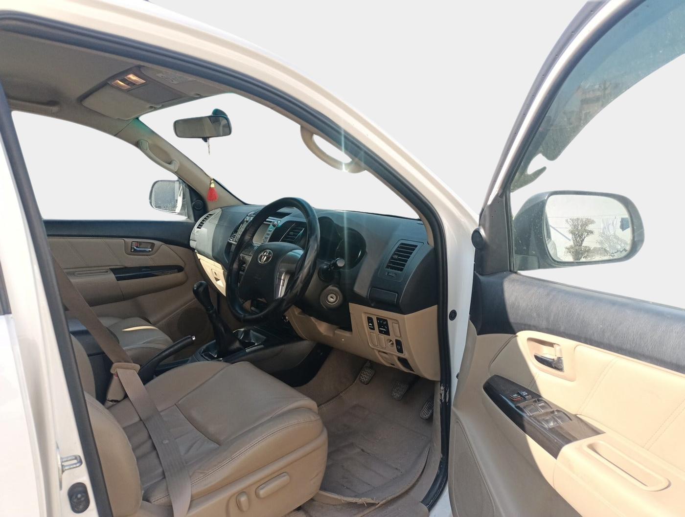 2014 Toyota Fortuner 3.0 4X2 MT, Diesel, Manual, 82,275 km, interior