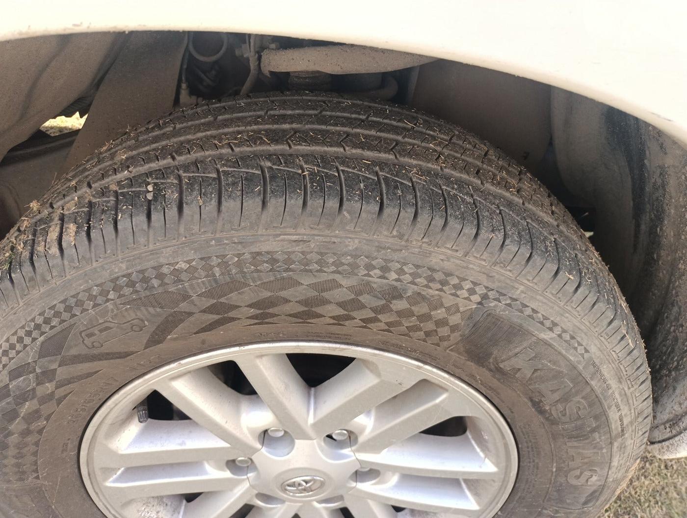 2014 Toyota Fortuner 3.0 4X2 MT, Diesel, Manual, 82,275 km, tyre