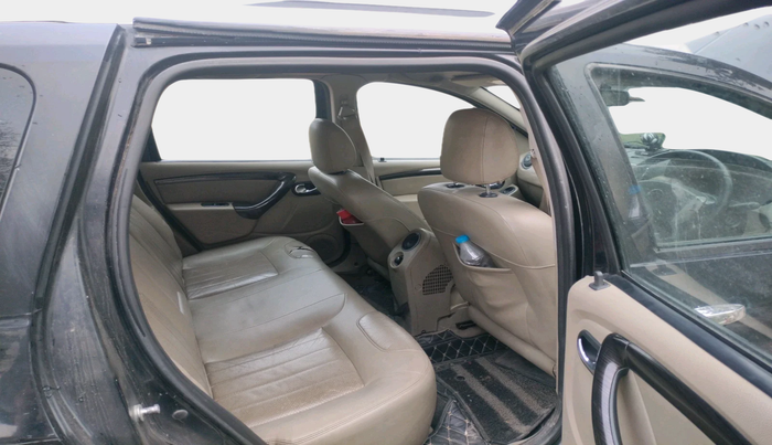 2014 Nissan Terrano XE (D), Diesel, Manual, 1,15,358 km, interior