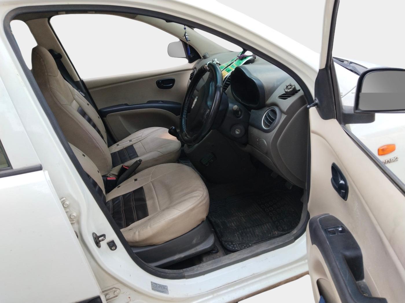 2012 Hyundai i10 ERA 1.1, Petrol, Manual, 98,771 km, interior