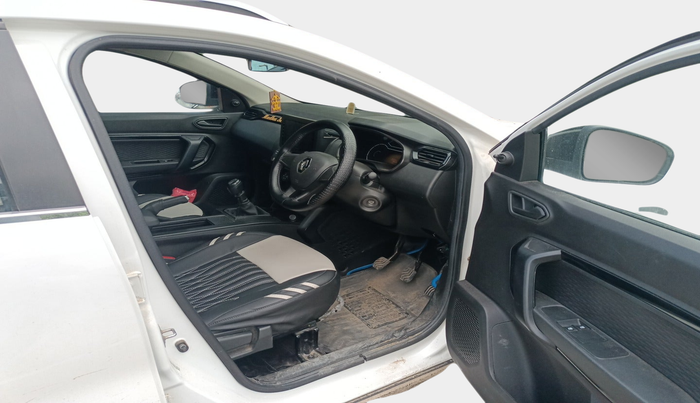 2022 Renault Kiger RXE MT, Petrol, Manual, 32,109 km, interior