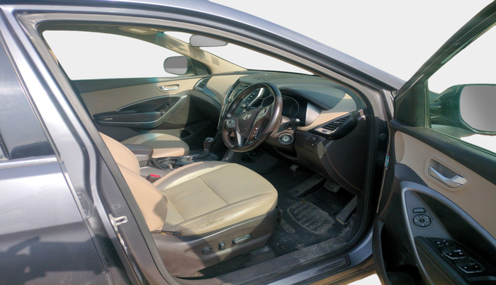 2014 Hyundai Santa Fe 2 WD AT, Diesel, Automatic, 1,35,728 km, interior