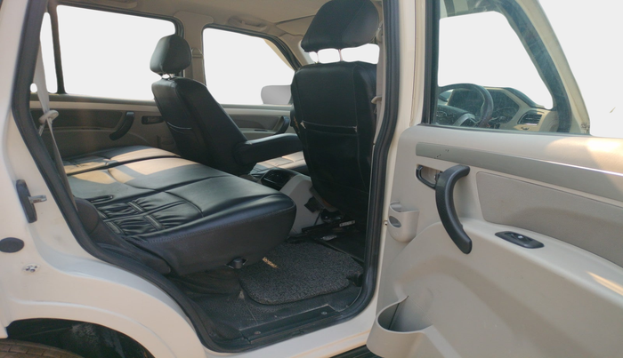2017 Mahindra Scorpio S10, Diesel, Manual, 98,062 km, interior