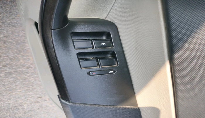 2018 Tata Tiago XZ PETROL, Petrol, Manual, 1,64,417 km, interior