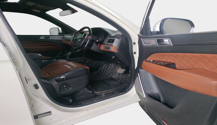 2019 Mahindra ALTURAS G4 4WD AT, Diesel, Automatic, 1,64,026 km, interior