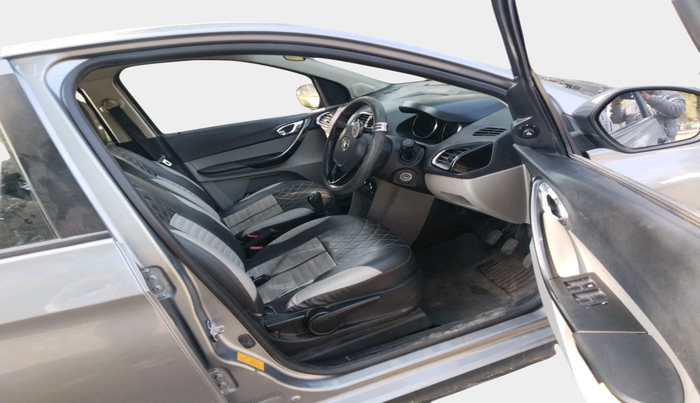 2018 Tata Tiago XZ PETROL, Petrol, Manual, 1,23,227 km, interior