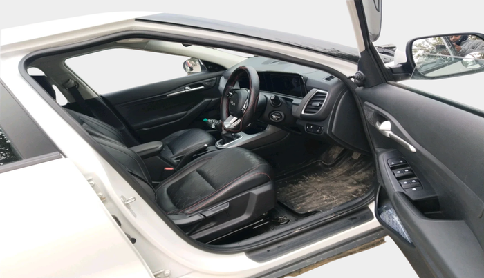 2024 KIA SELTOS  HTE 1.5 PETROL MT, Petrol, Manual, 17,708 km, interior