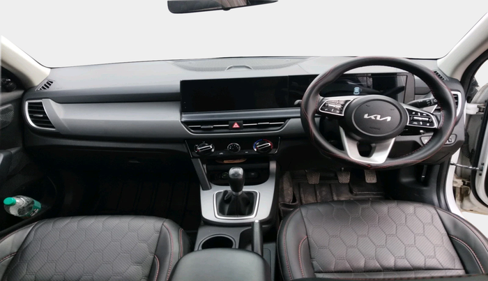 2024 KIA SELTOS  HTE 1.5 PETROL MT, Petrol, Manual, 17,708 km, interior