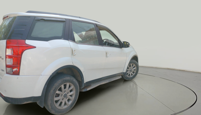 2016 Mahindra XUV500 W10, Diesel, Manual, 2,06,202 km, exterior