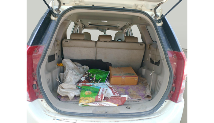 2016 Mahindra XUV500 W10, Diesel, Manual, 2,06,202 km, exterior