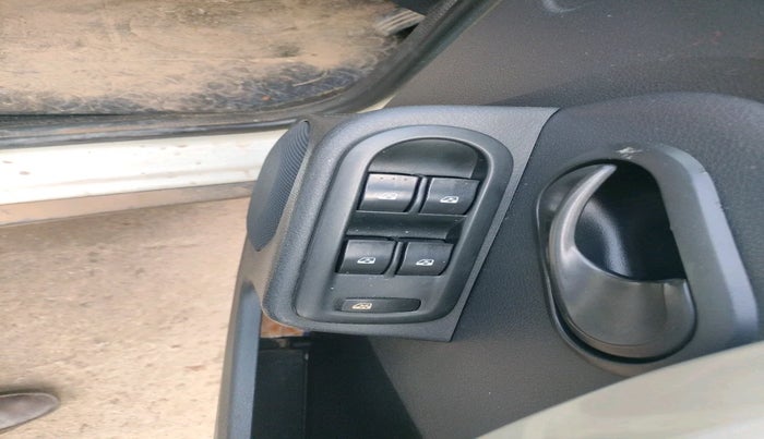 2013 Renault Duster 85 PS RXE DIESEL, Diesel, Manual, 1,21,357 km, interior