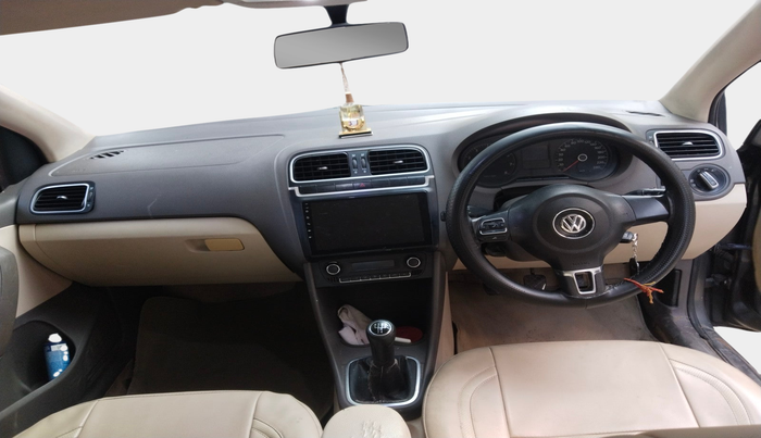 2013 Volkswagen Vento HIGHLINE 1.6 MPI, Petrol, Manual, 1,52,609 km, interior
