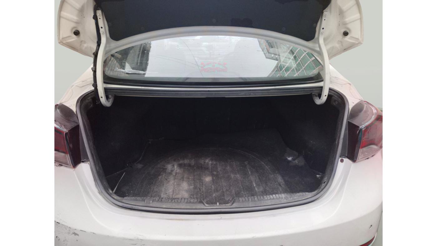 2015 Hyundai New Elantra 1.6 SX AT DIESEL, Diesel, Automatic, 1,50,469 km, exterior